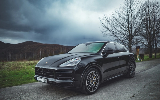 Porsche Cayenne cena 595000 przebieg: 54000, rok produkcji 2019 z Sanok małe 254